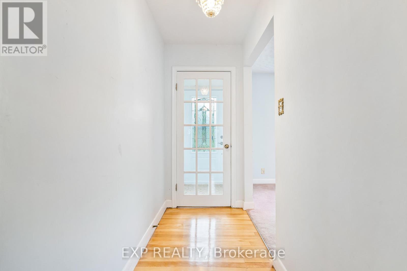 18 Brookdale Avenue, Ottawa, Ontario  K2E 6X2 - Photo 3 - X12161020