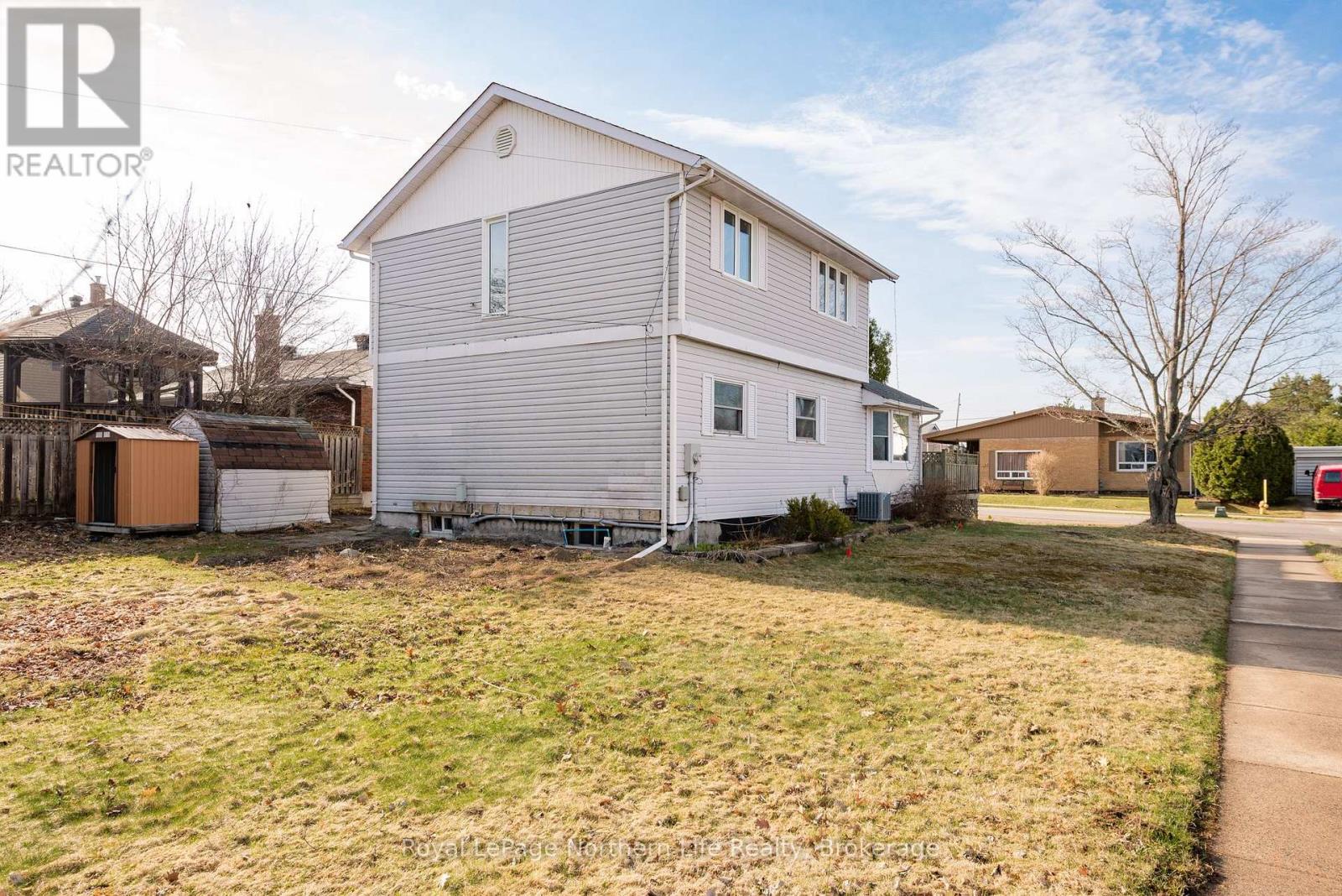 920 Lawson Street, North Bay, Ontario  P1B 3T5 - Photo 3 - X12158365