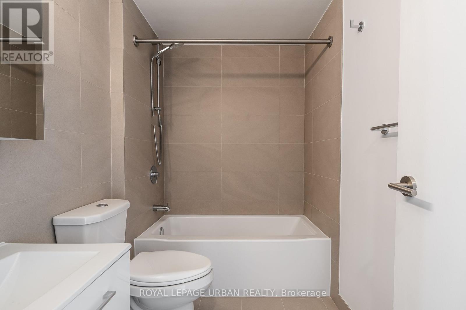 902 - 240 Oriole Parkway, Toronto (Yonge-St. Clair), Ontario  M5P 2H1 - Photo 22 - C12161006