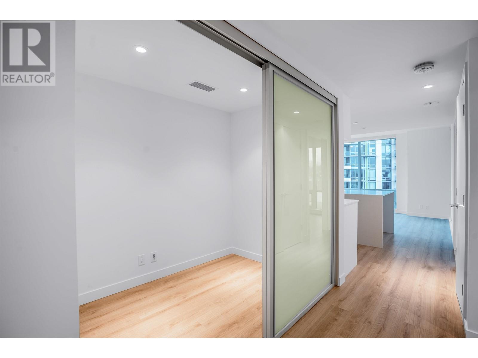 2202 1500 Fern Street, North Vancouver, British Columbia  V7J 0B6 - Photo 4 - R3004713