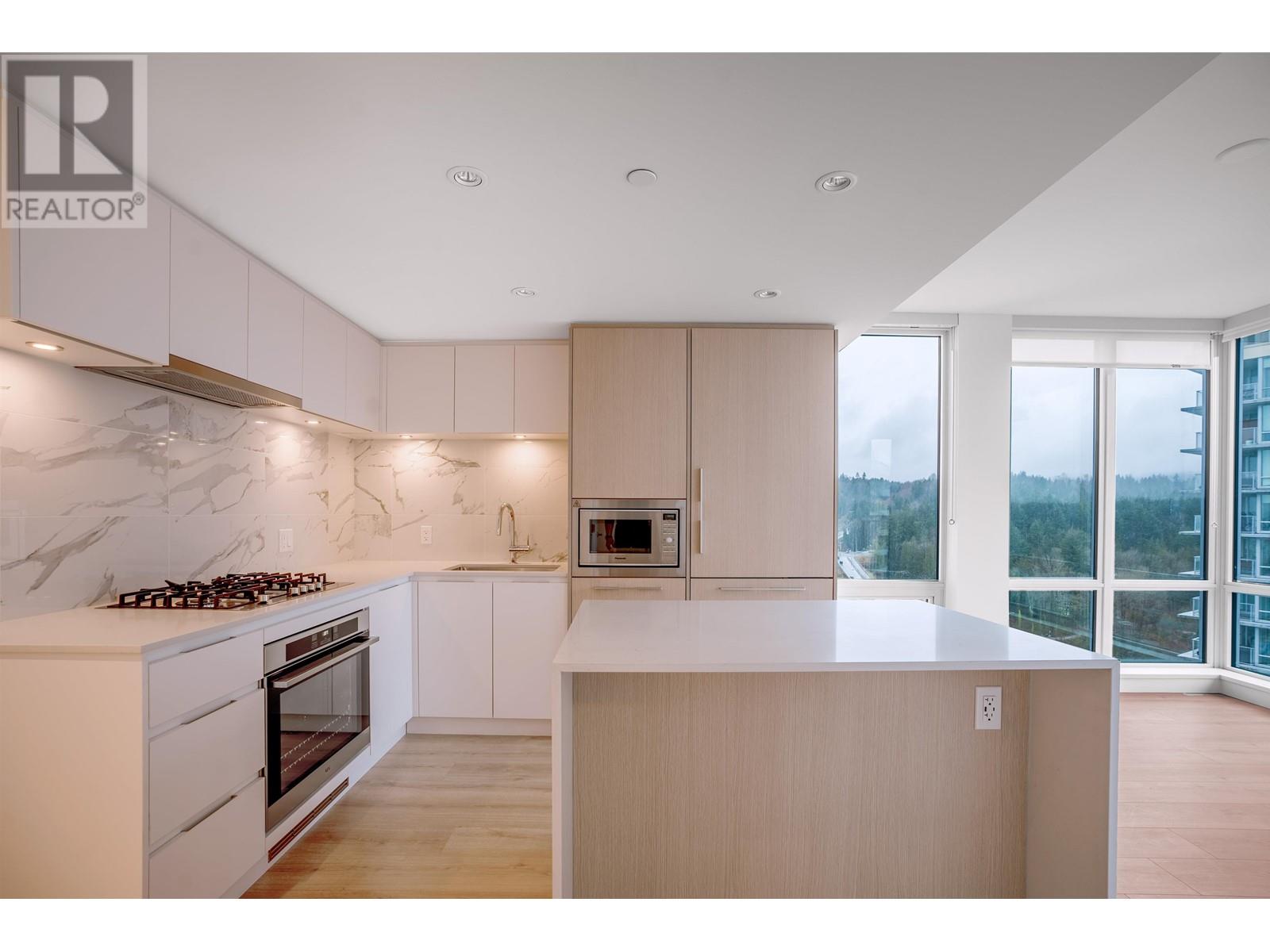 2202 1500 Fern Street, North Vancouver, British Columbia  V7J 0B6 - Photo 2 - R3004713