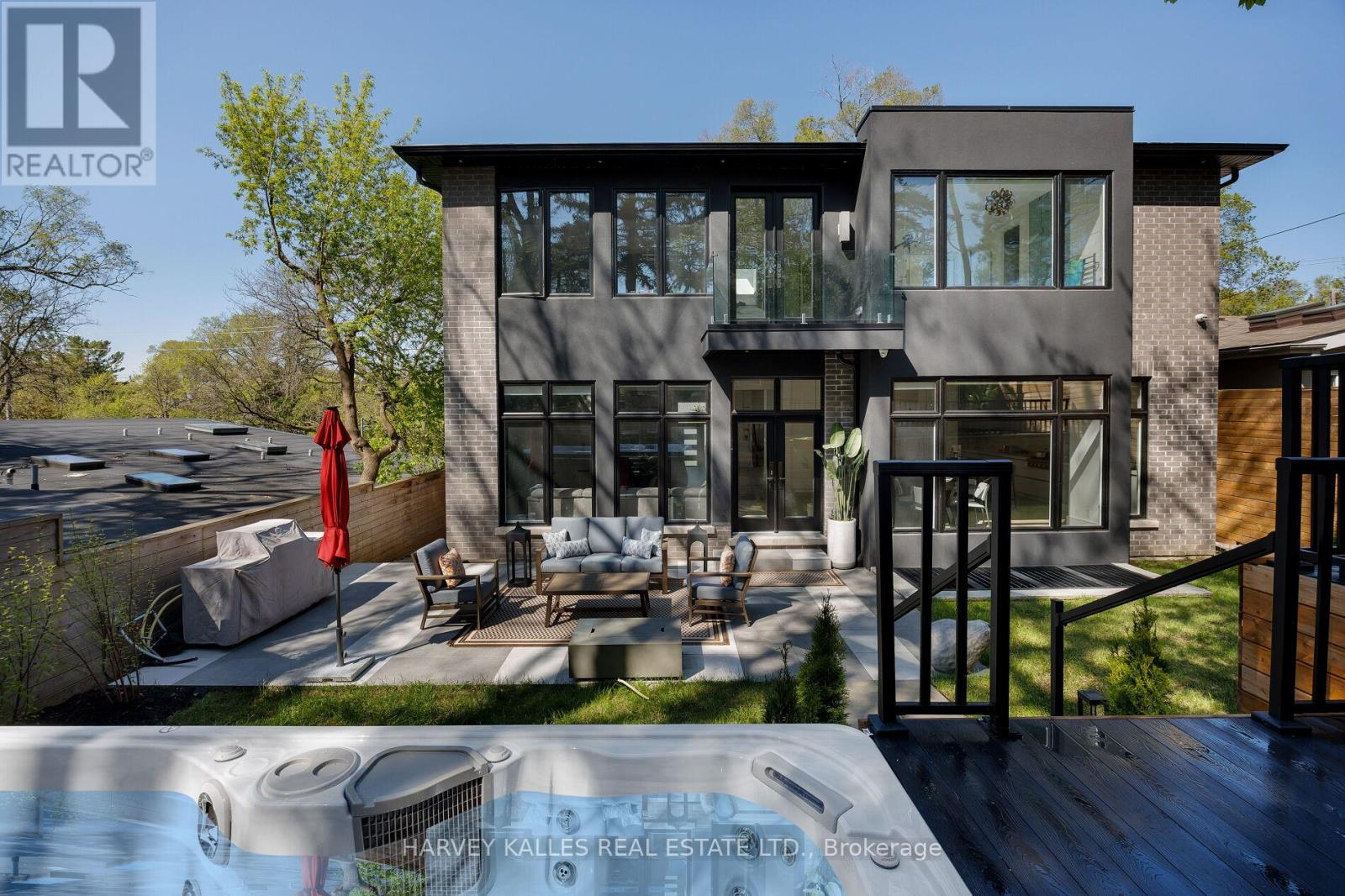 Property at 837 ROYAL YORK ROAD image 4