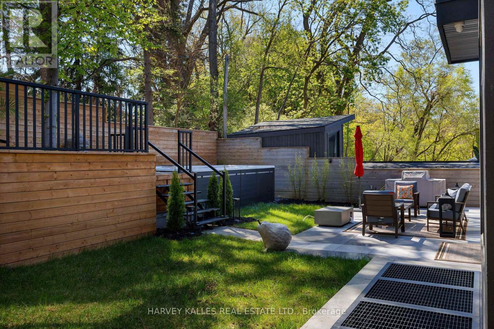 837 Royal York Road, Toronto, Ontario  M9Y 2V1 - Photo 7 - W12149232