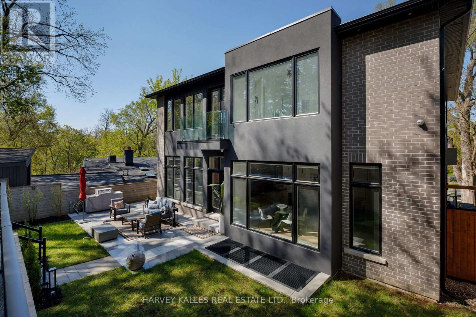Property at 837 ROYAL YORK ROAD image 5