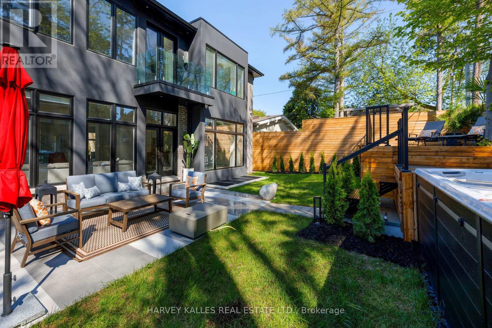 Property at 837 ROYAL YORK ROAD image 2