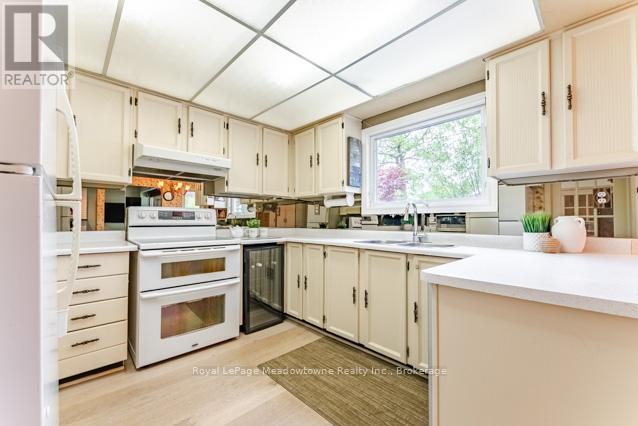 690 Robertson Crescent, Milton, Ontario  L9T 4V5 - Photo 13 - W12161037