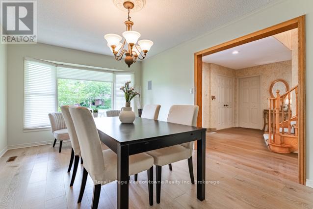690 Robertson Crescent, Milton, Ontario  L9T 4V5 - Photo 9 - W12161037