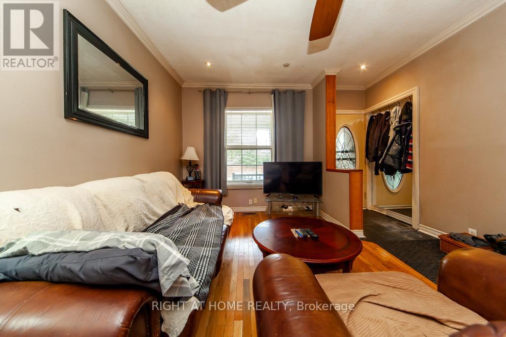 46 Coolmine Road, Toronto, Ontario  M6J 3E9 - Photo 6 - C12161023