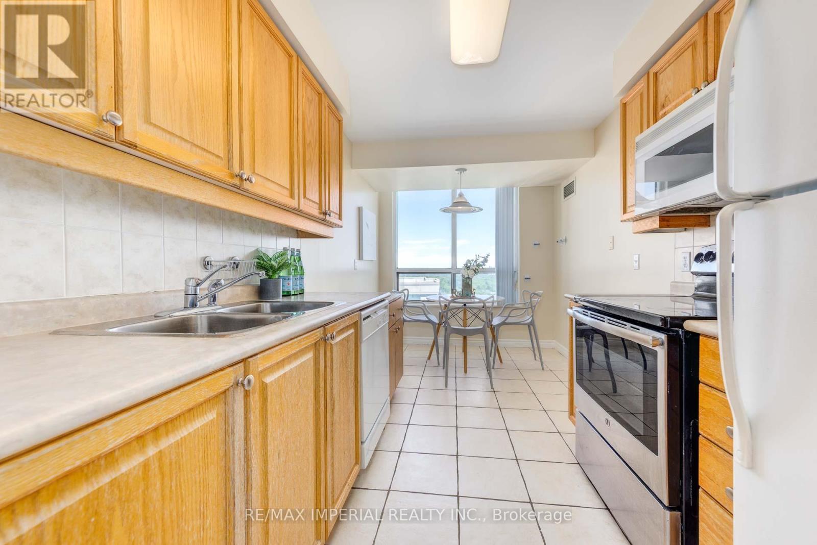 2506 - 18 Parkview Avenue, Toronto, Ontario  M2N 7H7 - Photo 7 - C12161025