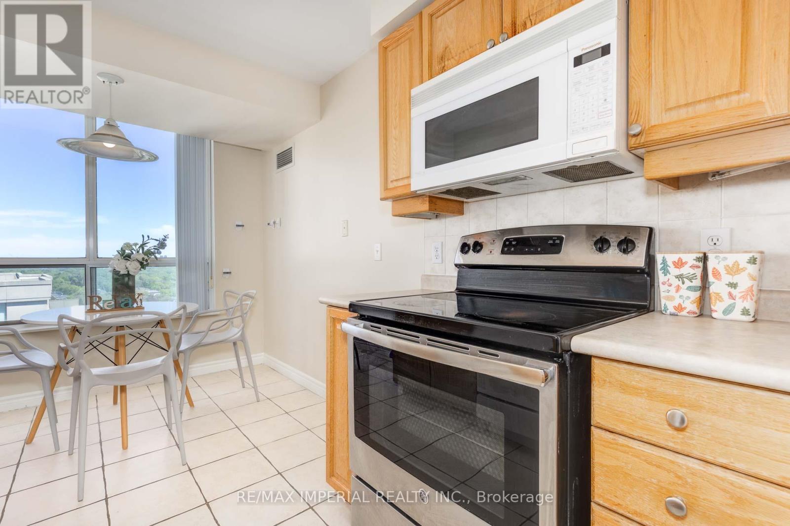 2506 - 18 Parkview Avenue, Toronto, Ontario  M2N 7H7 - Photo 8 - C12161025