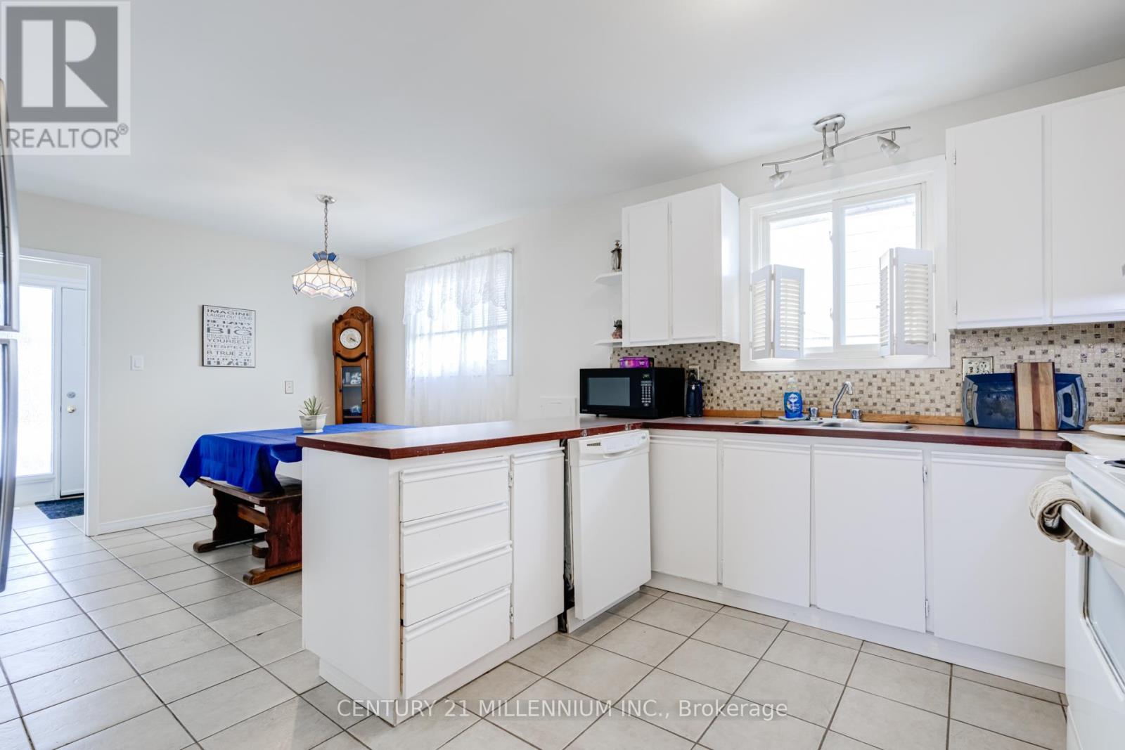 12 Parkend Avenue, Brampton, Ontario  L6Y 1B2 - Photo 11 - W12122265