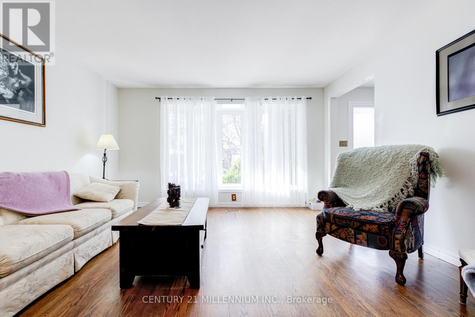 12 Parkend Avenue, Brampton, Ontario  L6Y 1B2 - Photo 7 - W12122265