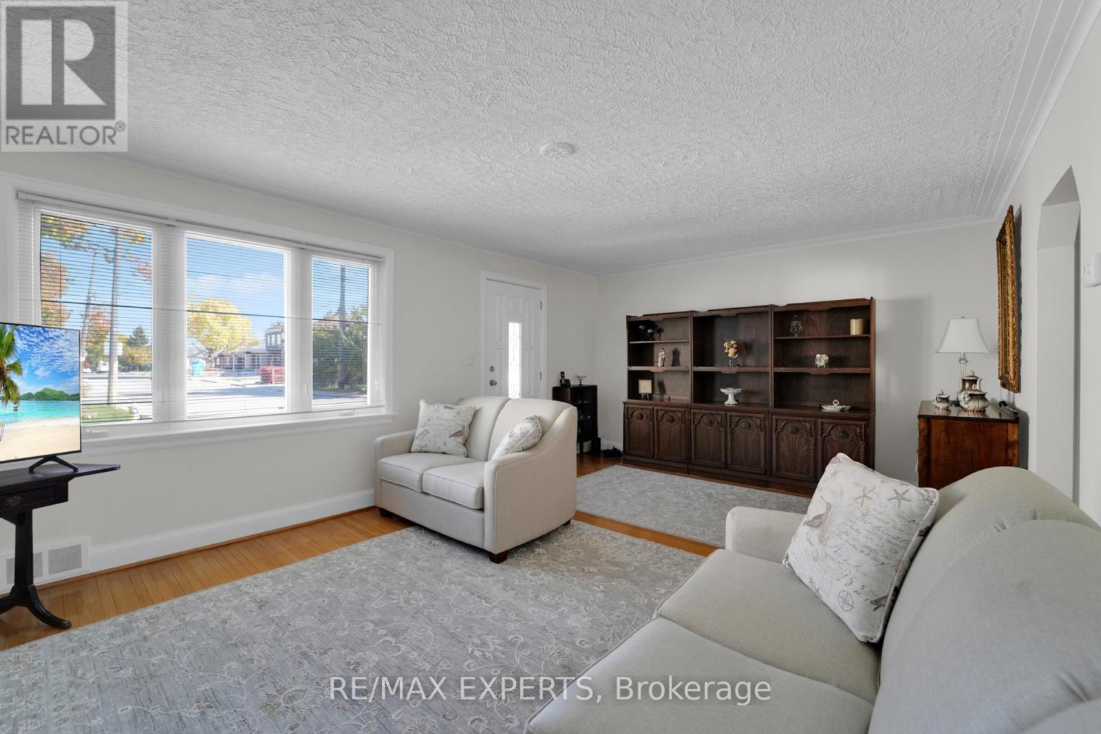 124 Spears Street, Toronto, Ontario  M6N 3X7 - Photo 11 - W12161024