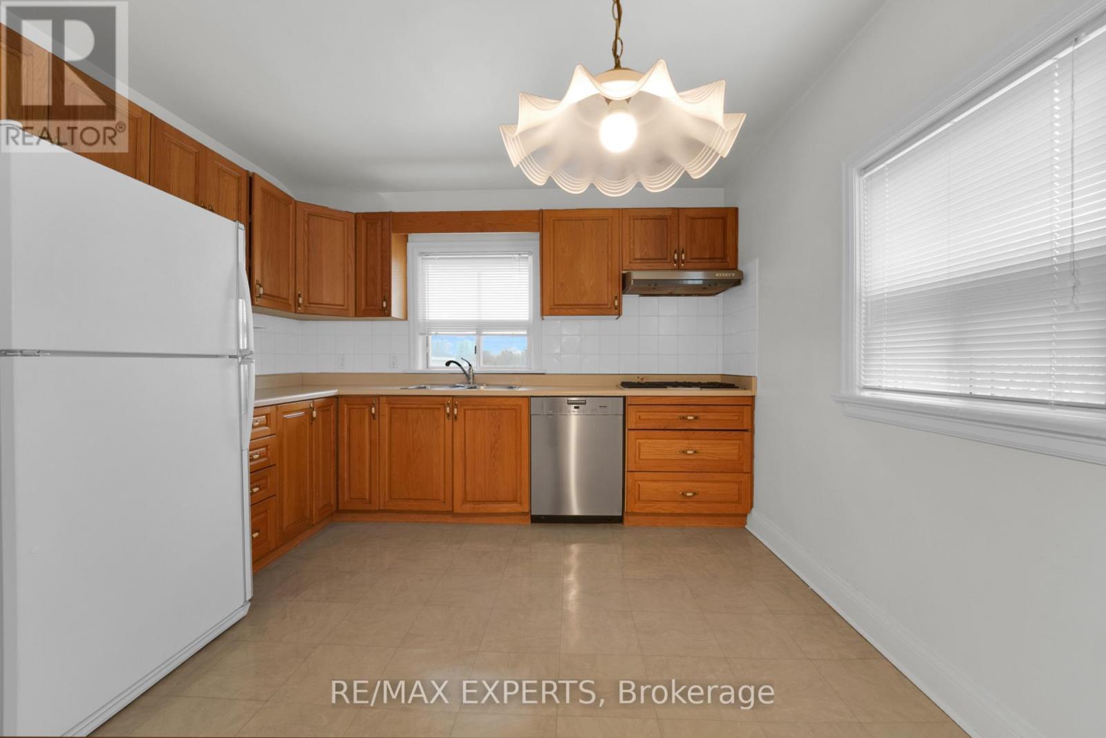 124 Spears Street, Toronto, Ontario  M6N 3X7 - Photo 14 - W12161024