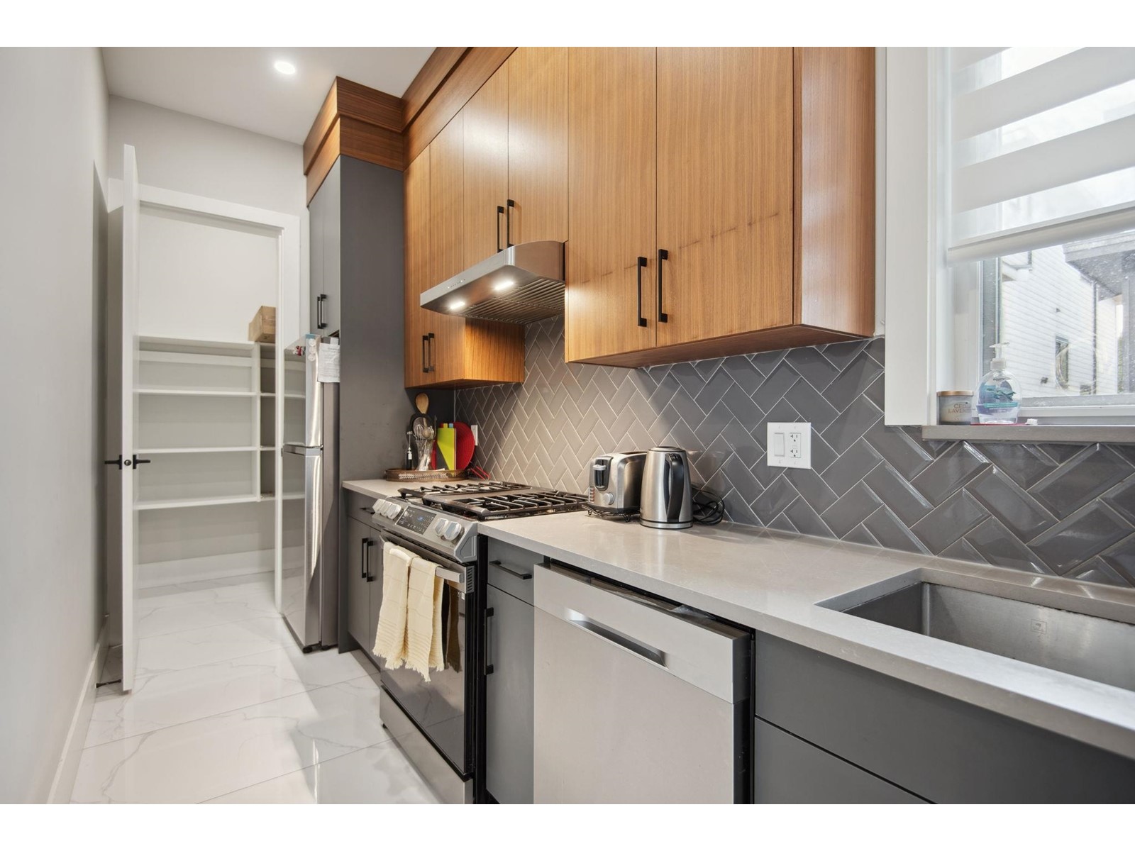 16751 18b Avenue, Surrey, British Columbia  V3Z 9X5 - Photo 25 - R2983489
