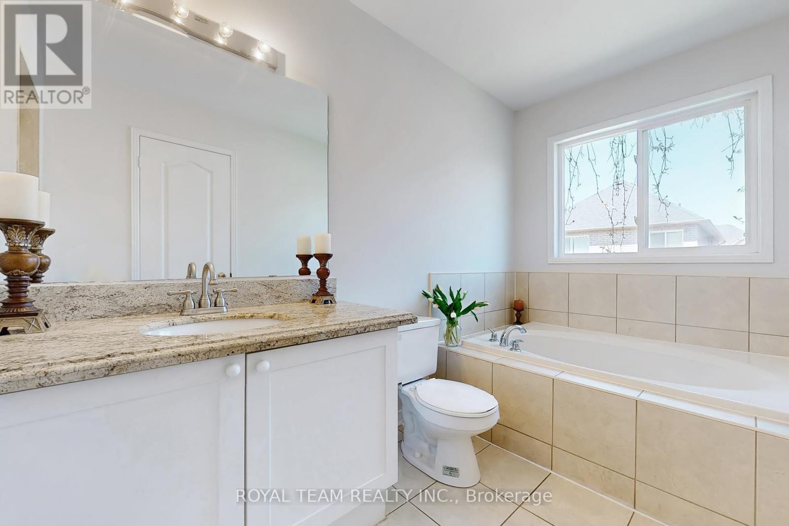 15 Bond Lake Park Street, Richmond Hill, Ontario  L4E 5C3 - Photo 22 - N12157905