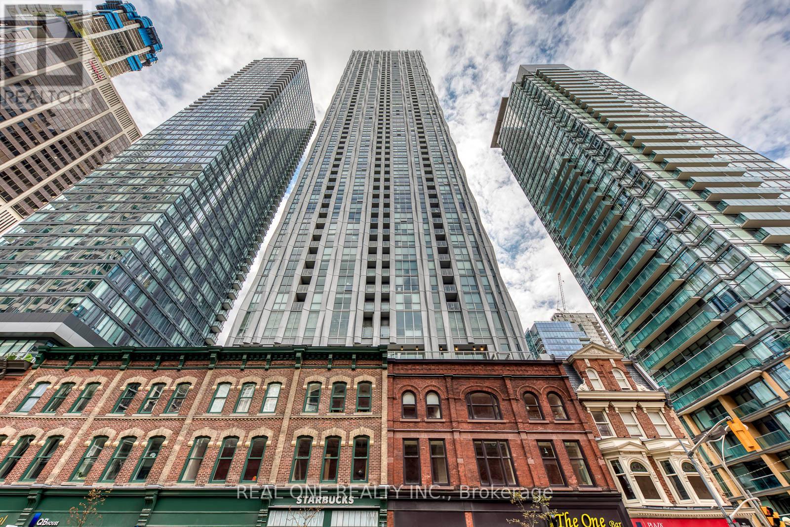 3204 - 1 YORKVILLE AVENUE, Toronto, Ontario