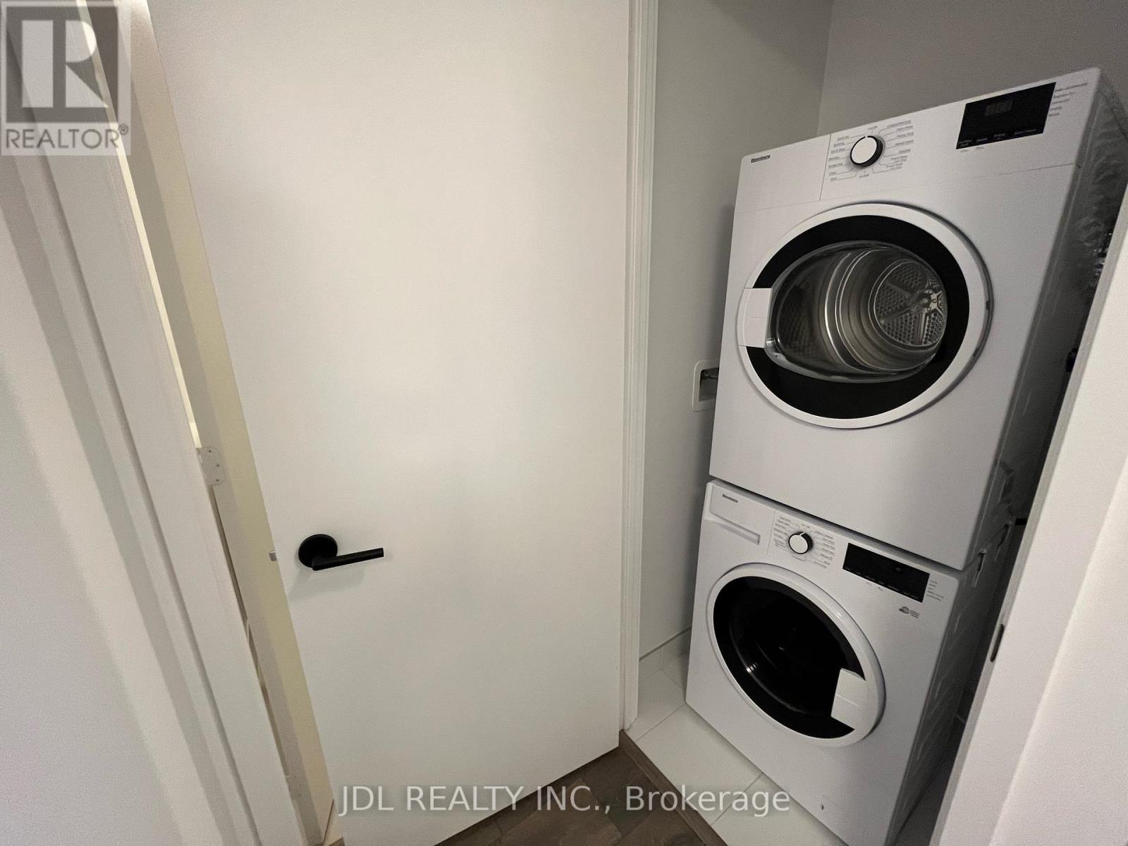 1303 - 108 Peter Street, Toronto, Ontario  M5V 0W2 - Photo 11 - C12161056