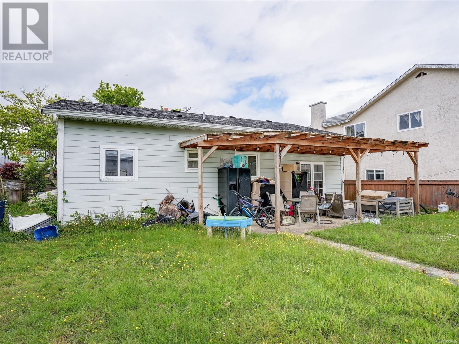 9617 Fourth St, Sidney, British Columbia  V8L 2Y5 - Photo 13 - 999835