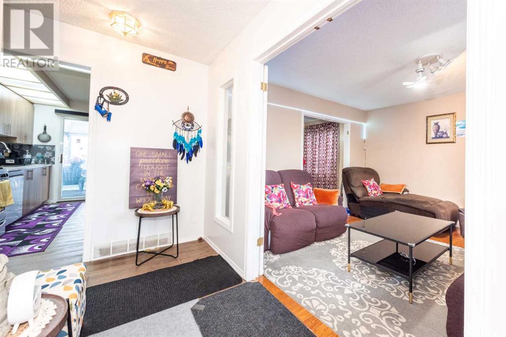 5848 Maddock Drive Ne, Calgary, Alberta  T2A 3W6 - Photo 5 - A2213414