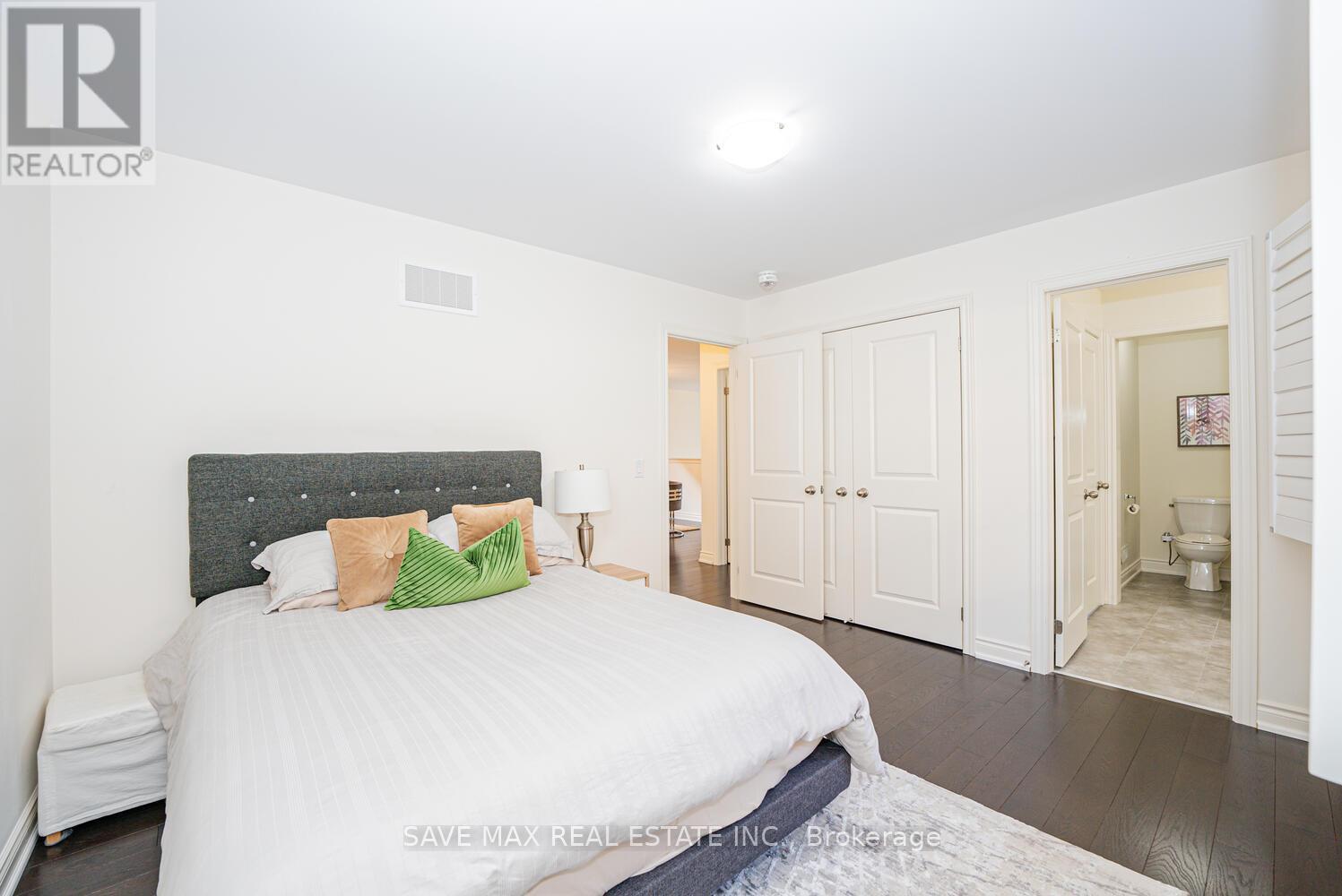 8 Padbury Trail, Brampton, Ontario  L7A 4M3 - Photo 24 - W12161052