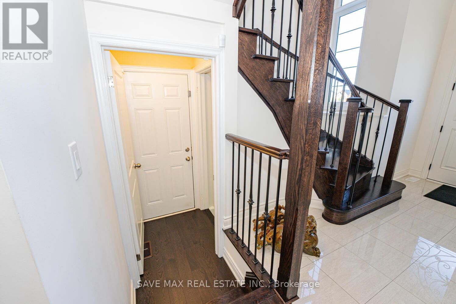 8 Padbury Trail, Brampton, Ontario  L7A 4M3 - Photo 28 - W12161052