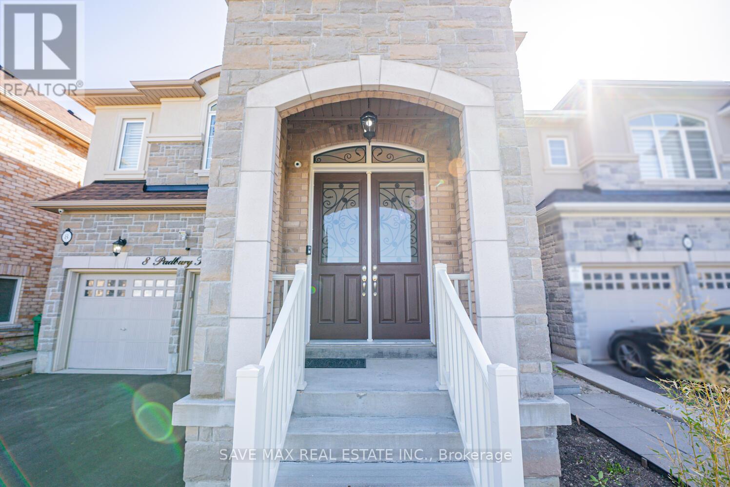 8 Padbury Trail, Brampton, Ontario  L7A 4M3 - Photo 3 - W12161052