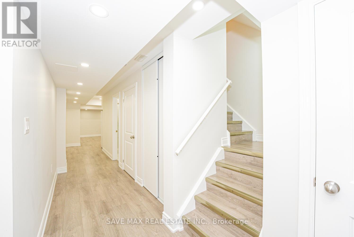 8 Padbury Trail, Brampton, Ontario  L7A 4M3 - Photo 30 - W12161052