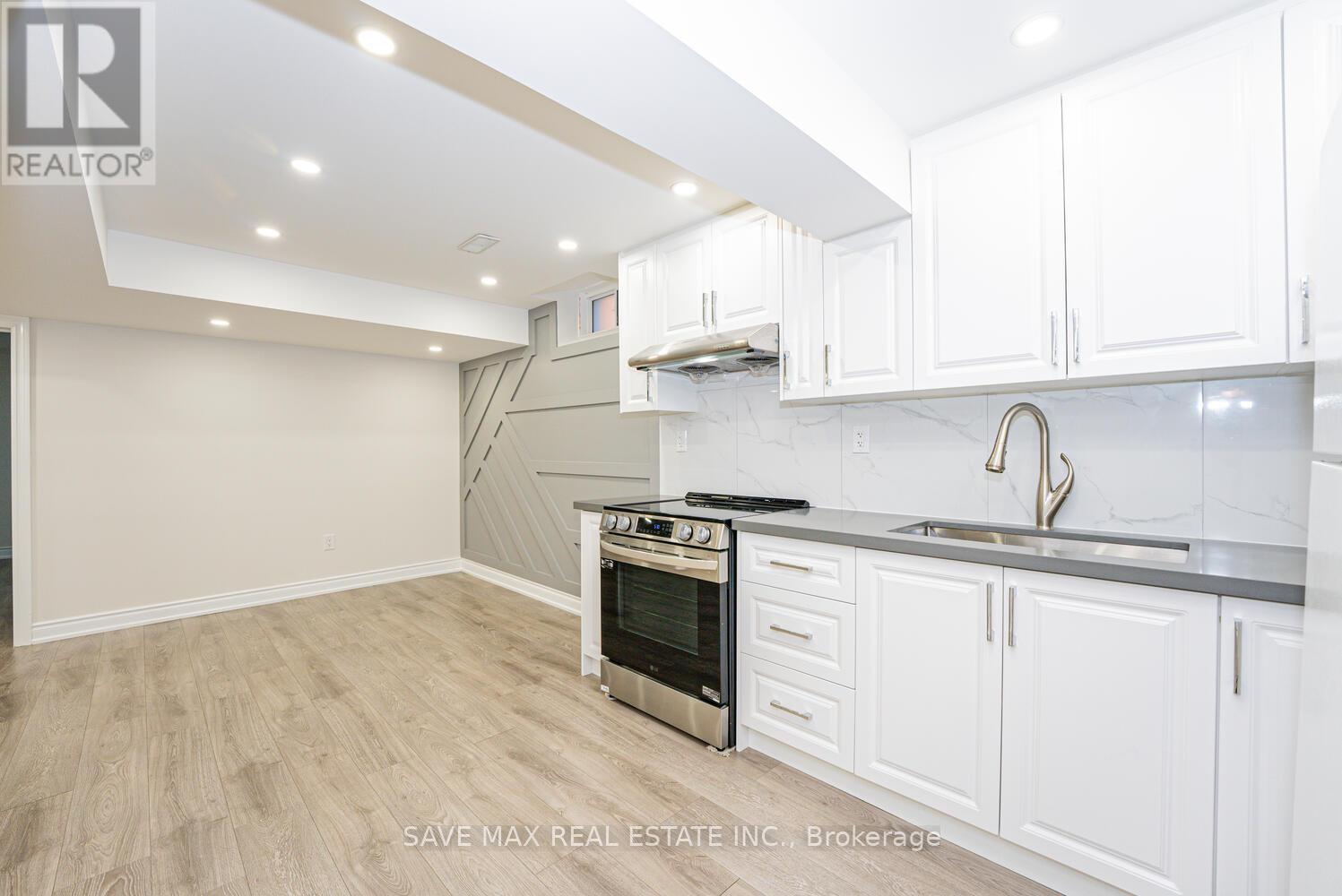 8 Padbury Trail, Brampton, Ontario  L7A 4M3 - Photo 32 - W12161052