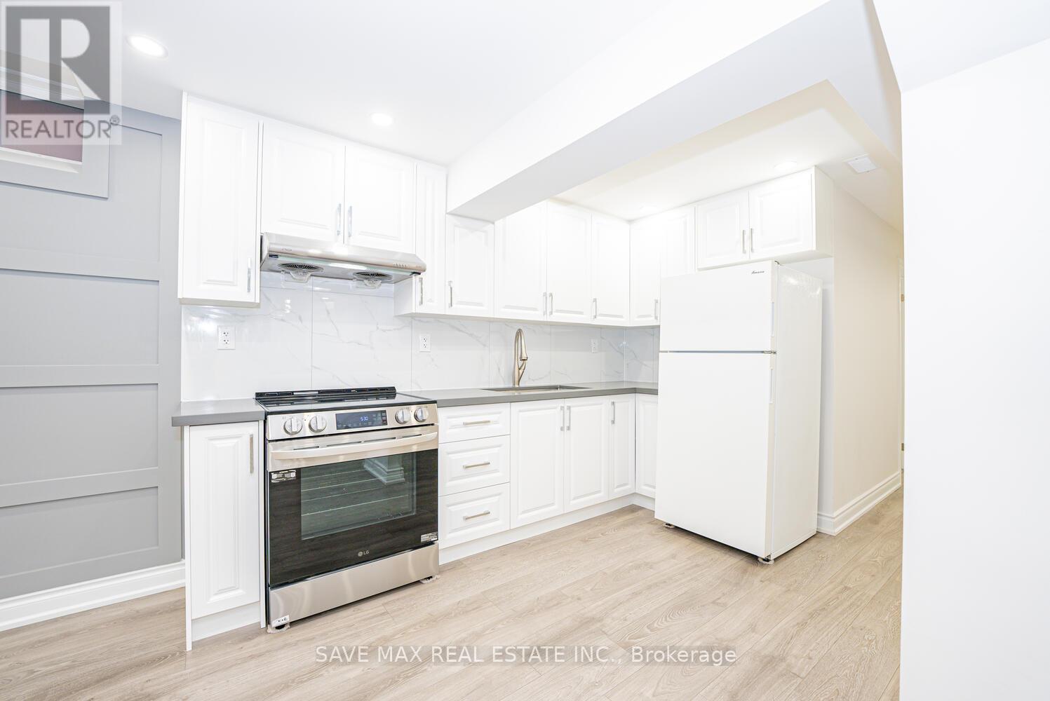8 Padbury Trail, Brampton, Ontario  L7A 4M3 - Photo 37 - W12161052