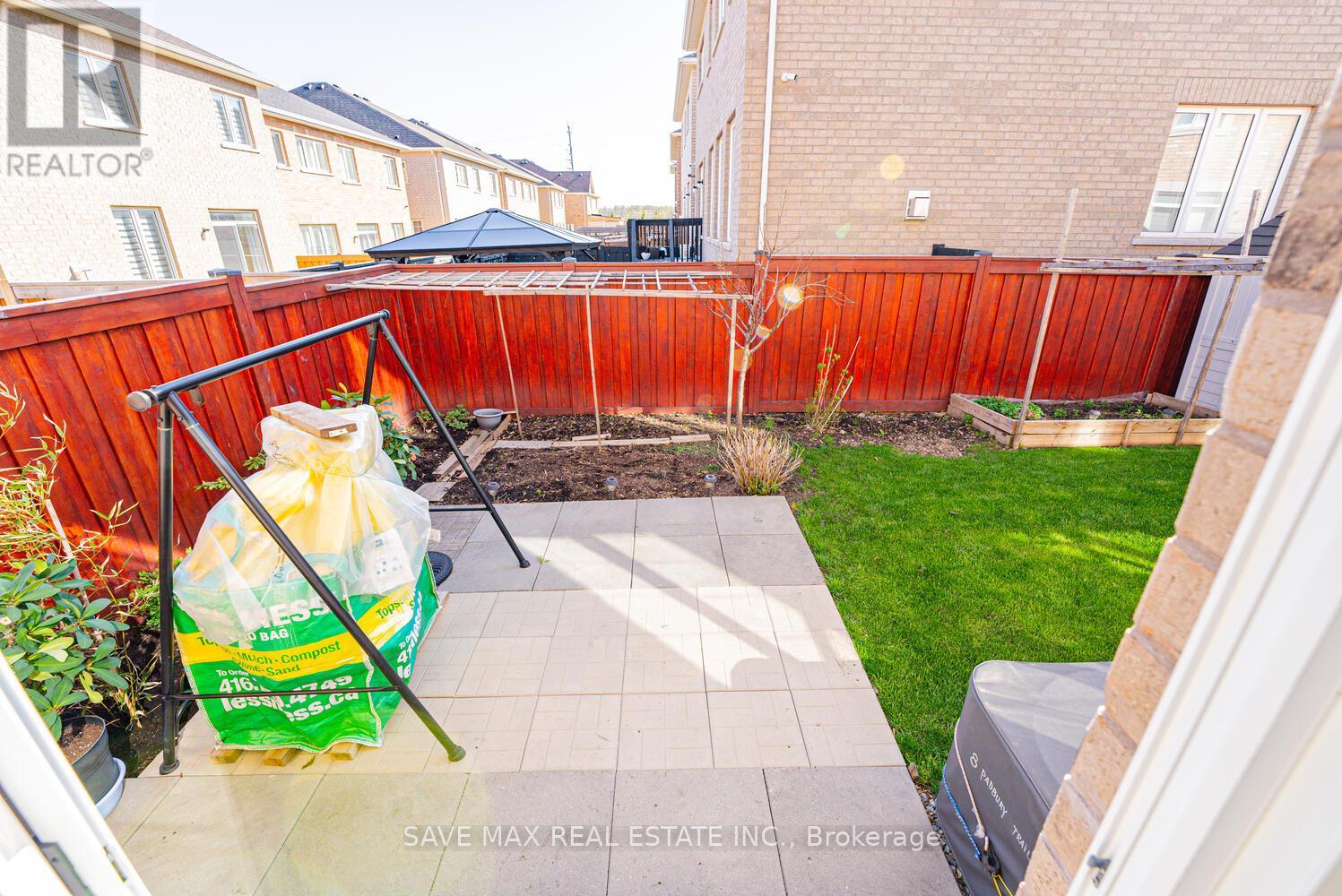 8 Padbury Trail, Brampton, Ontario  L7A 4M3 - Photo 46 - W12161052