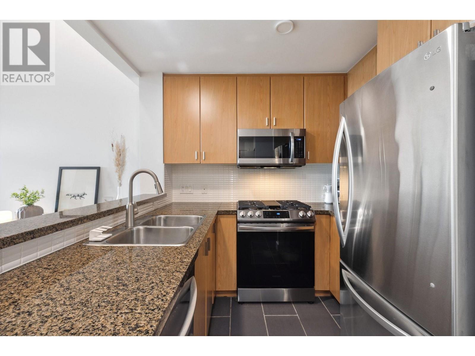 402 6888 Southpoint Drive, Burnaby, British Columbia  V3N 5E3 - Photo 6 - R3002688