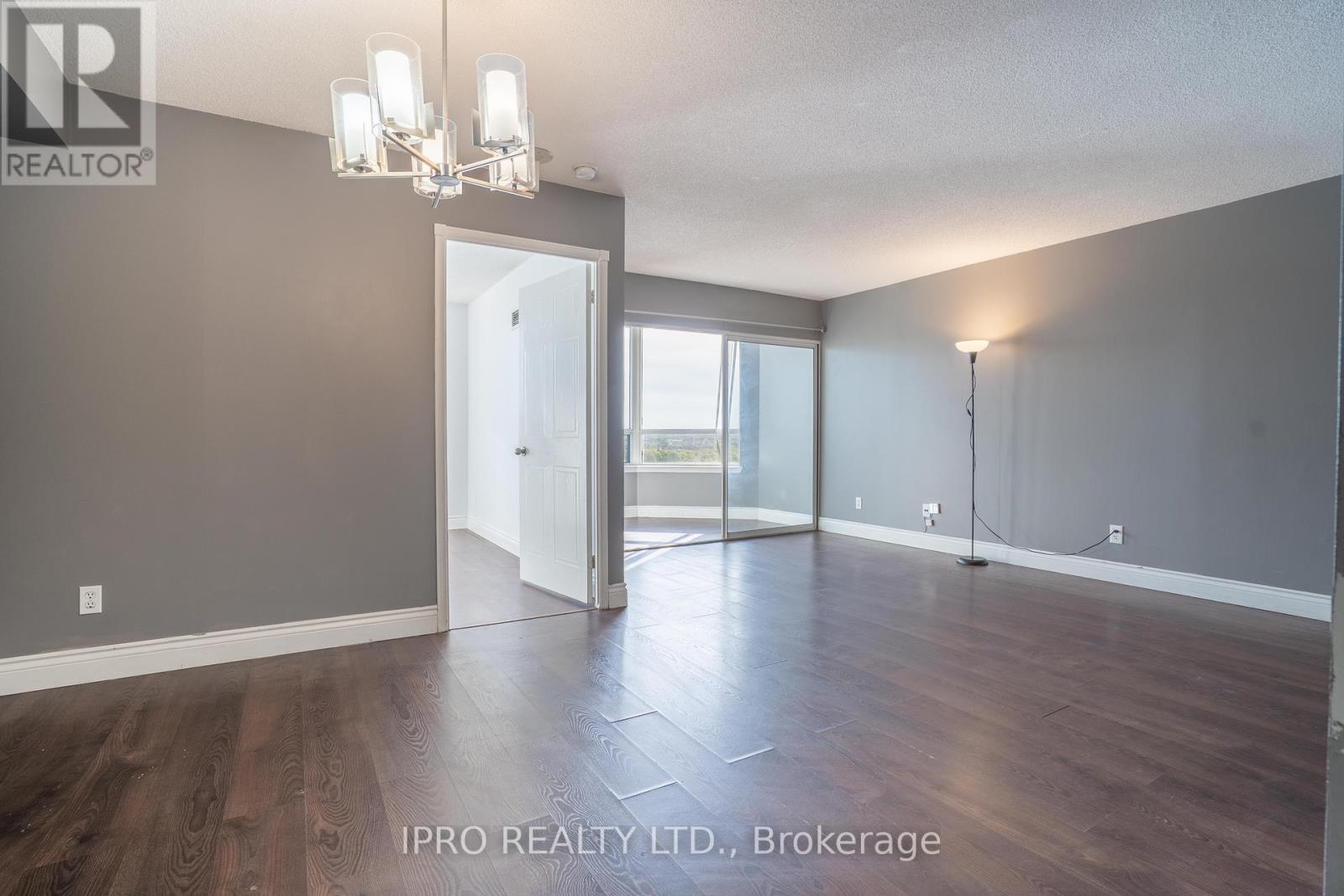 2208 - 135 Hillcrest Avenue, Mississauga, Ontario  L5B 4B1 - Photo 6 - W12161061