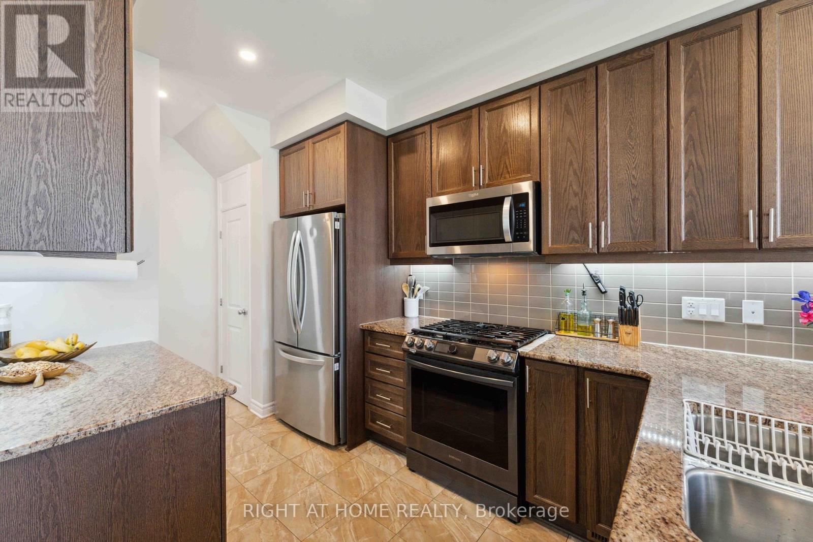 819 Miikana Road, Ottawa, Ontario  K1X 0G5 - Photo 14 - X12161093