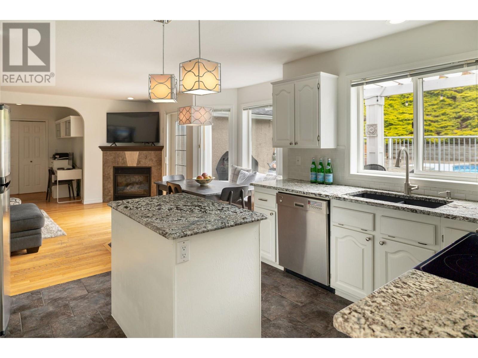 Property at 438 Curlew Drive image 3