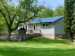 Property: 13 Third Avenue N, Lundar, Manitoba