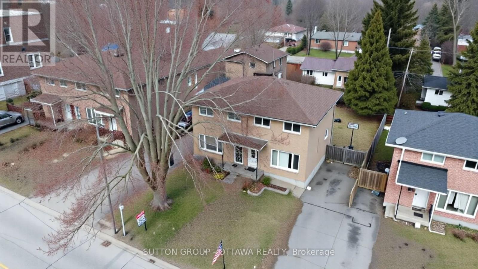231 Perth Street, Brockville, Ontario  K6V 5E7 - Photo 2 - X12112493