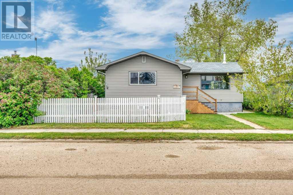 208 1 Avenue W, Hussar, Alberta  T0J 1S0 - Photo 2 - A2222356