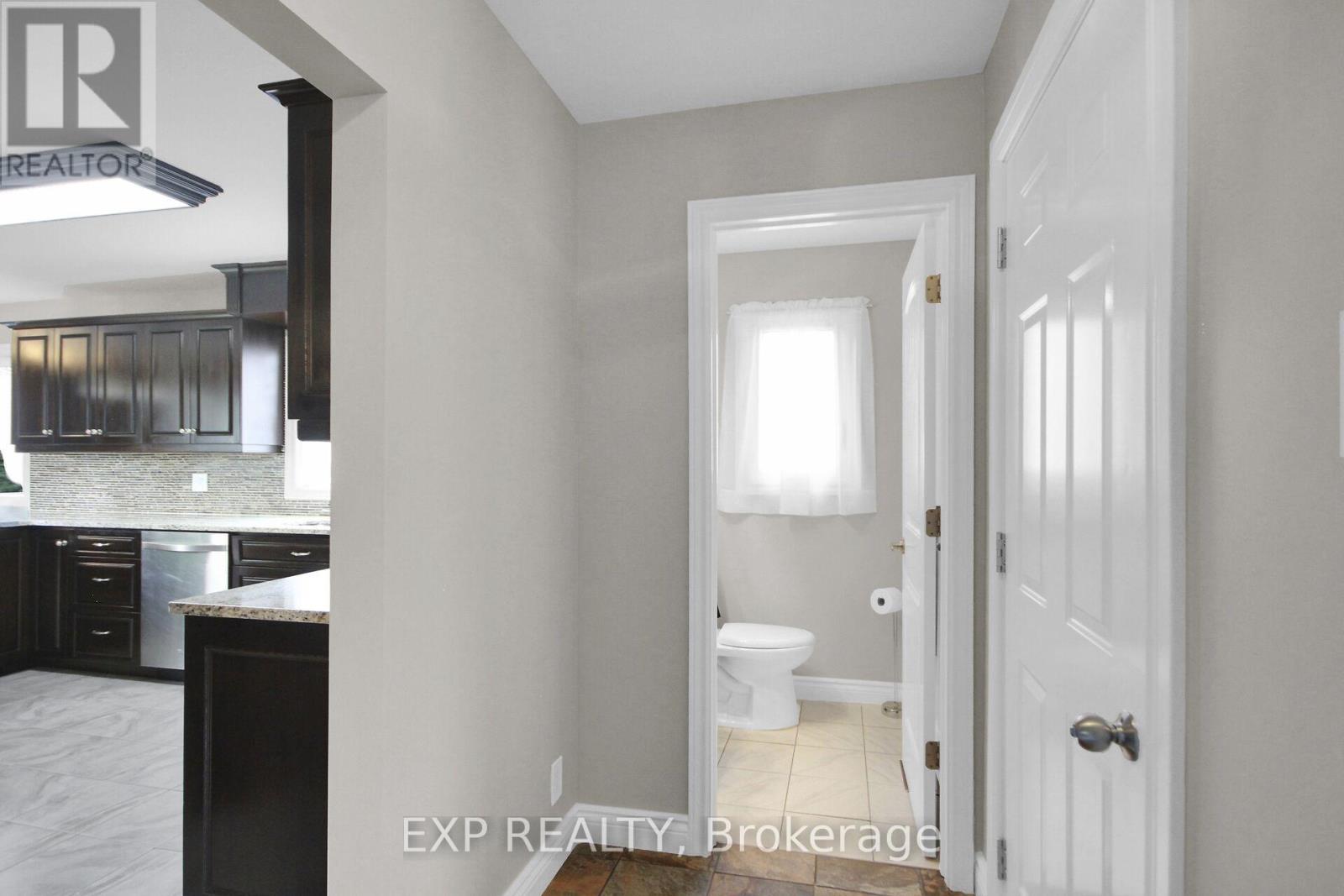 2001 Neepawa Avenue, Ottawa, Ontario  K2A 3L4 - Photo 13 - X12161094