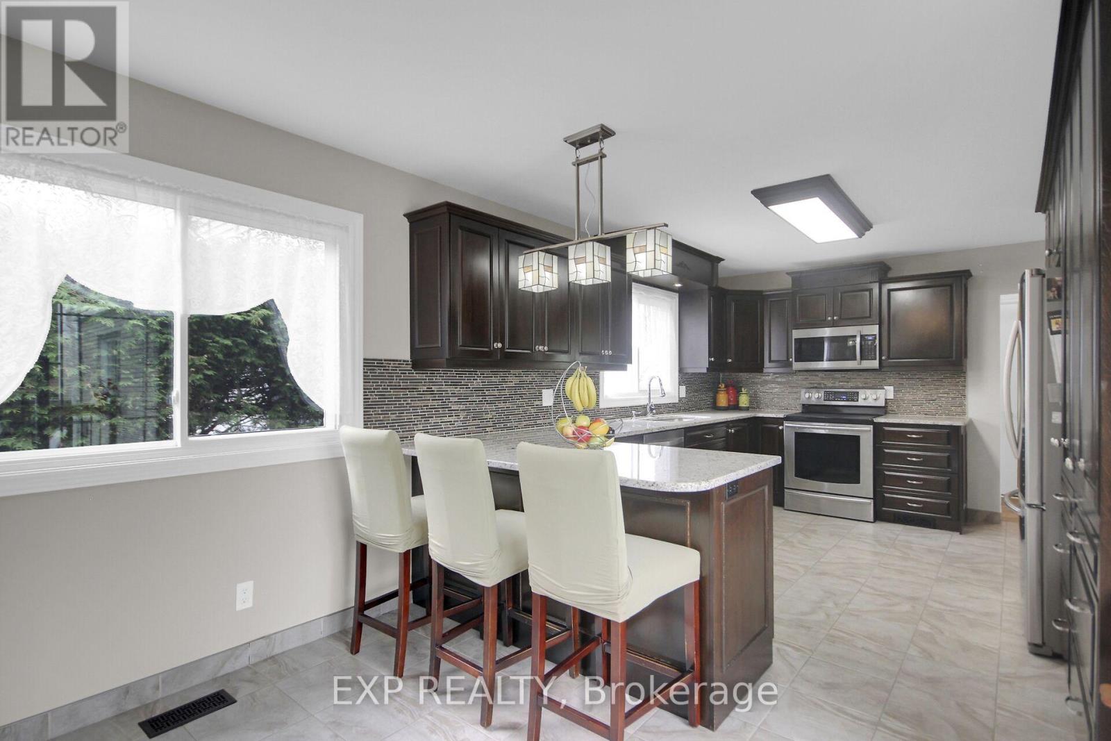 2001 Neepawa Avenue, Ottawa, Ontario  K2A 3L4 - Photo 20 - X12161094