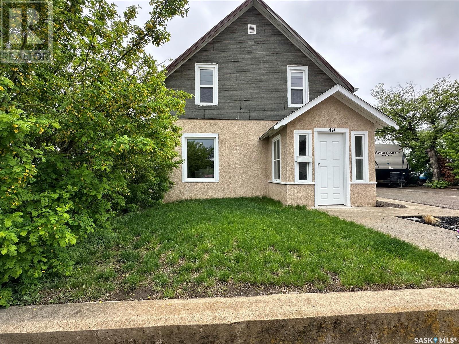 Property at 49 9th AVENUE NE image 1