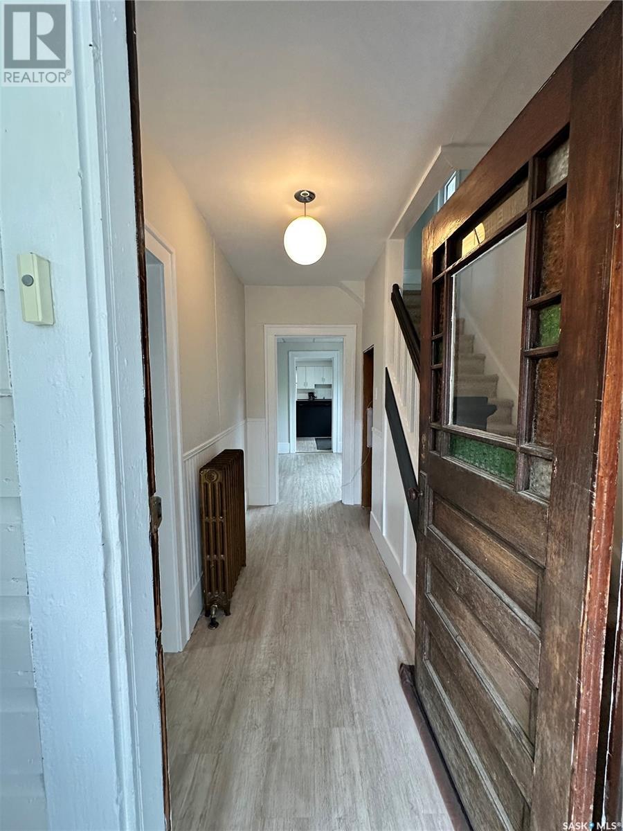 Property at 49 9th AVENUE NE image 3