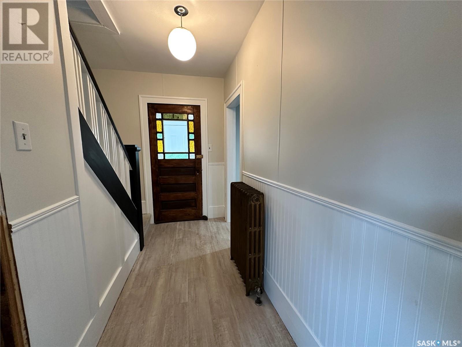 Property at 49 9th AVENUE NE image 4