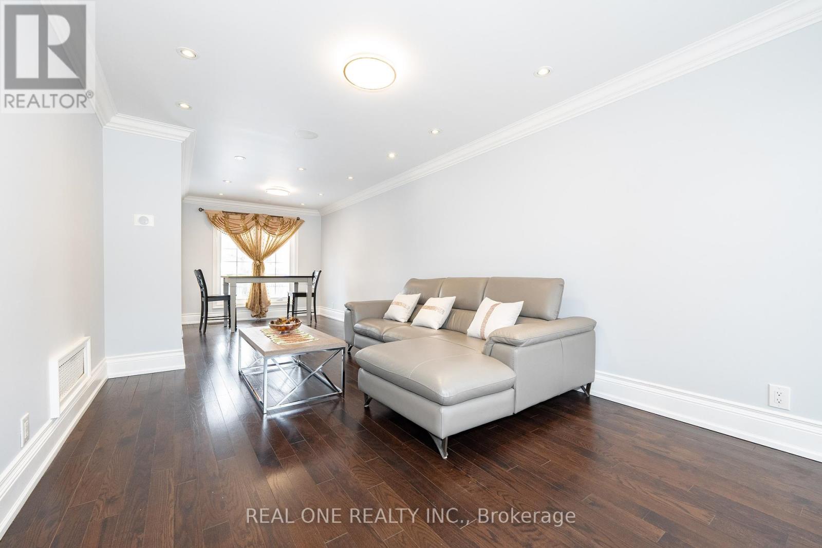 Property at 67 ELEANOR CIRCLE image 3