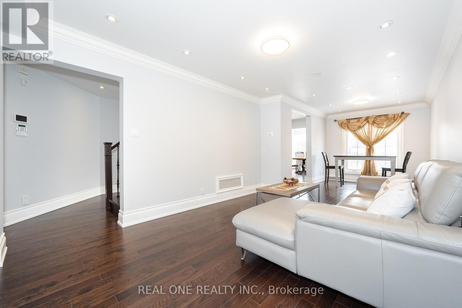 Property at 67 ELEANOR CIRCLE image 4