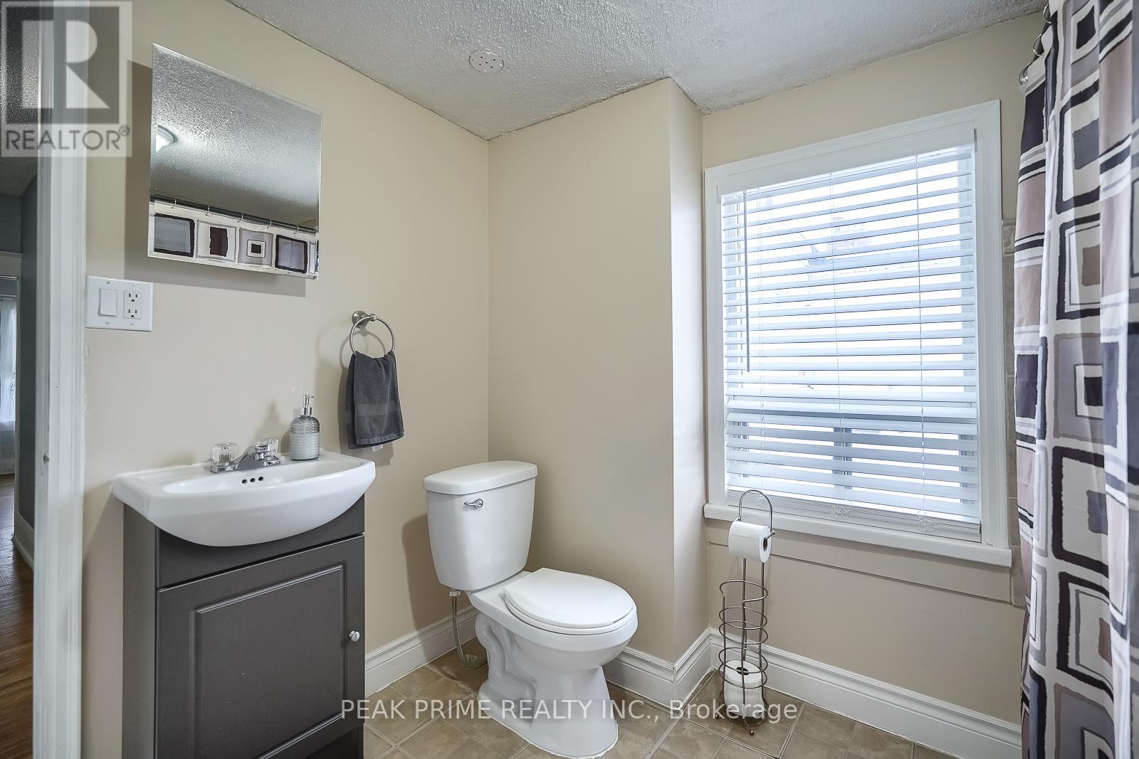 11 Bloem Avenue, Toronto, Ontario  M6E 1R9 - Photo 23 - W12161095