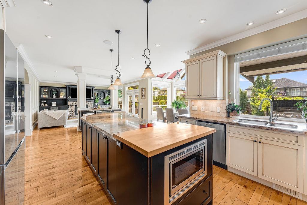 18188 60a Avenue, Surrey, British Columbia  V3S 5R7 - Photo 13 - R3005120