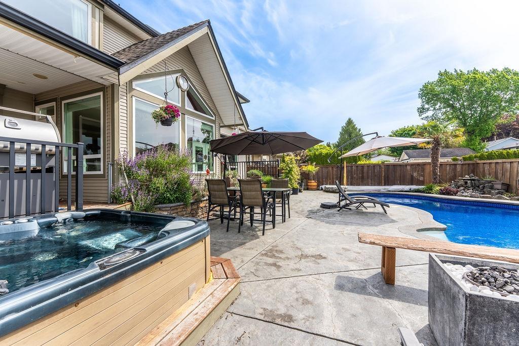 18188 60a Avenue, Surrey, British Columbia  V3S 5R7 - Photo 3 - R3005120