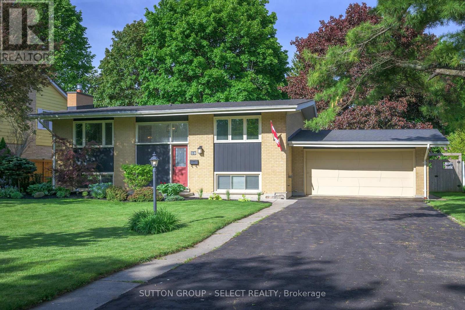 10 Farm Manor Court