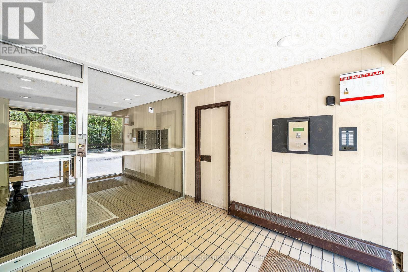 102 - 1690 Victoria Park Avenue, Toronto (Victoria Village), Ontario  M1R 1R1 - Photo 2 - C12161153